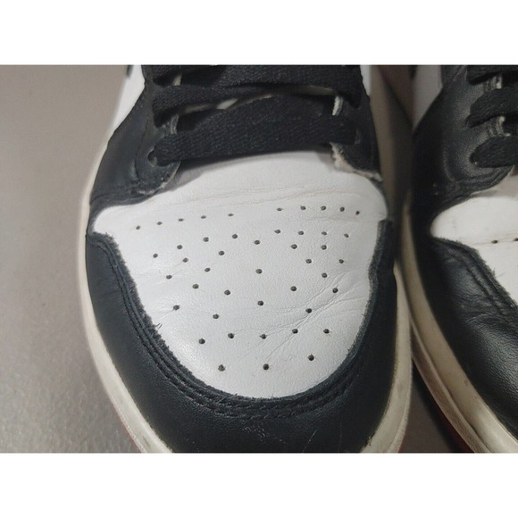 Nike Air Jordan 1 Retro Black Toe 2013 Size 8.5 main image 16